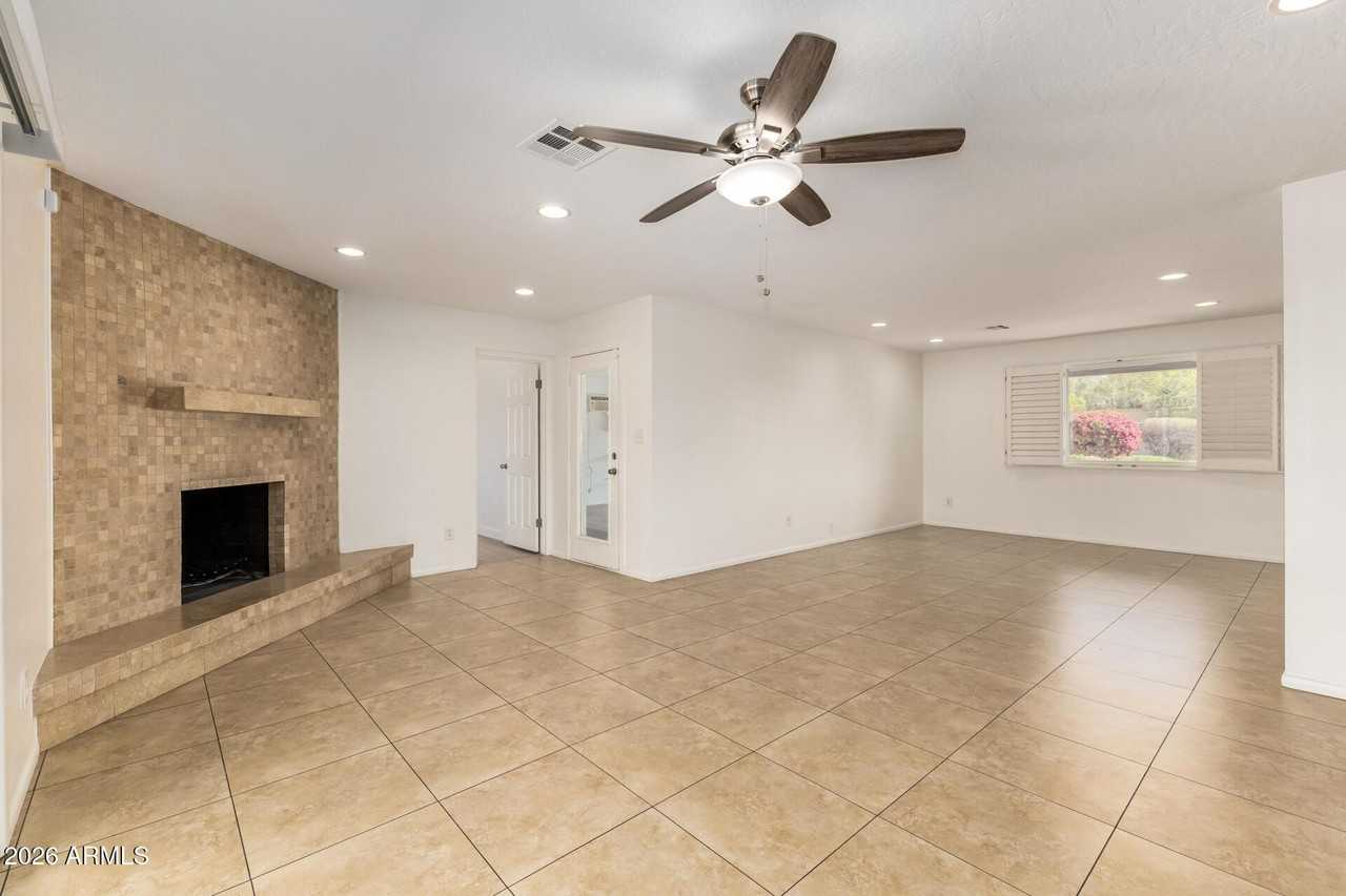 6742 N 19th St - Photo 7 of 31