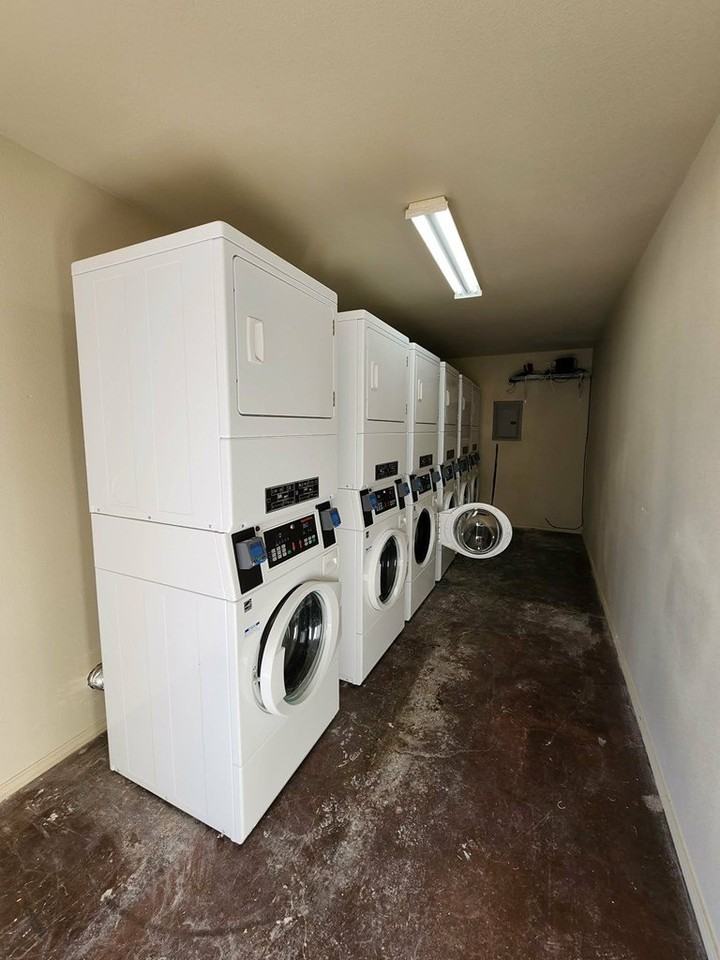 1309 N Carol Ave Unit E3 - Photo 2 of 30