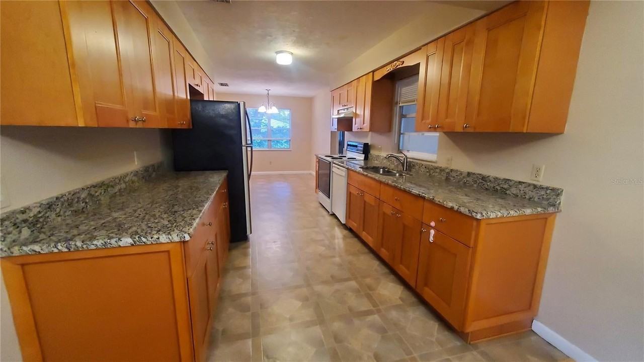 8503 Sw 203rd Ct - Photo 5 of 31