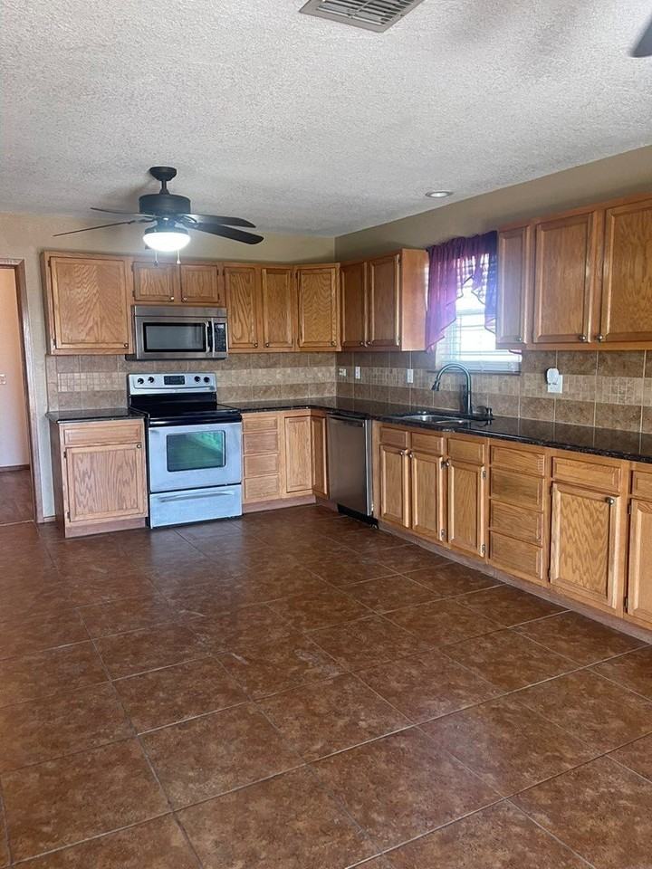 1002 N County Road 1105 - Photo 5 of 12