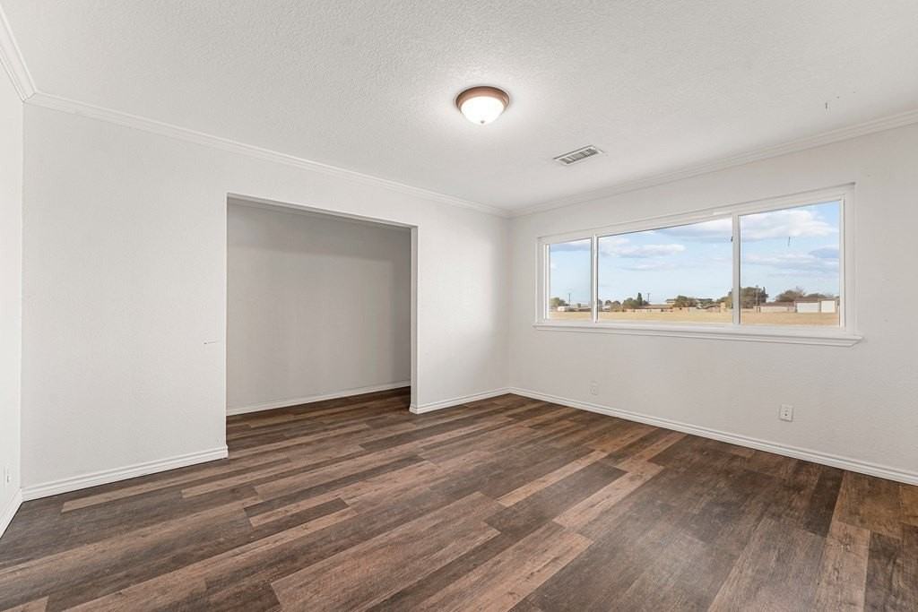 2810 Bonham Ave - Photo 2 of 14