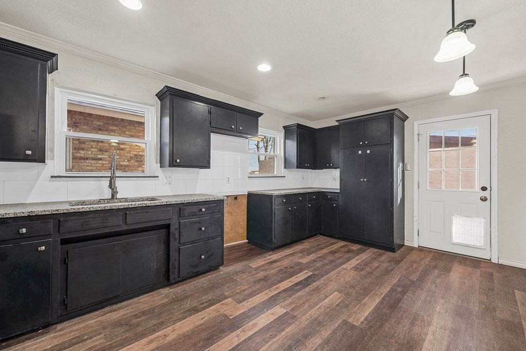 2810 Bonham Ave - Photo 6 of 14