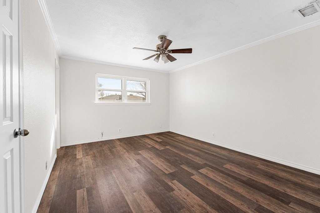 2810 Bonham Ave - Photo 7 of 14