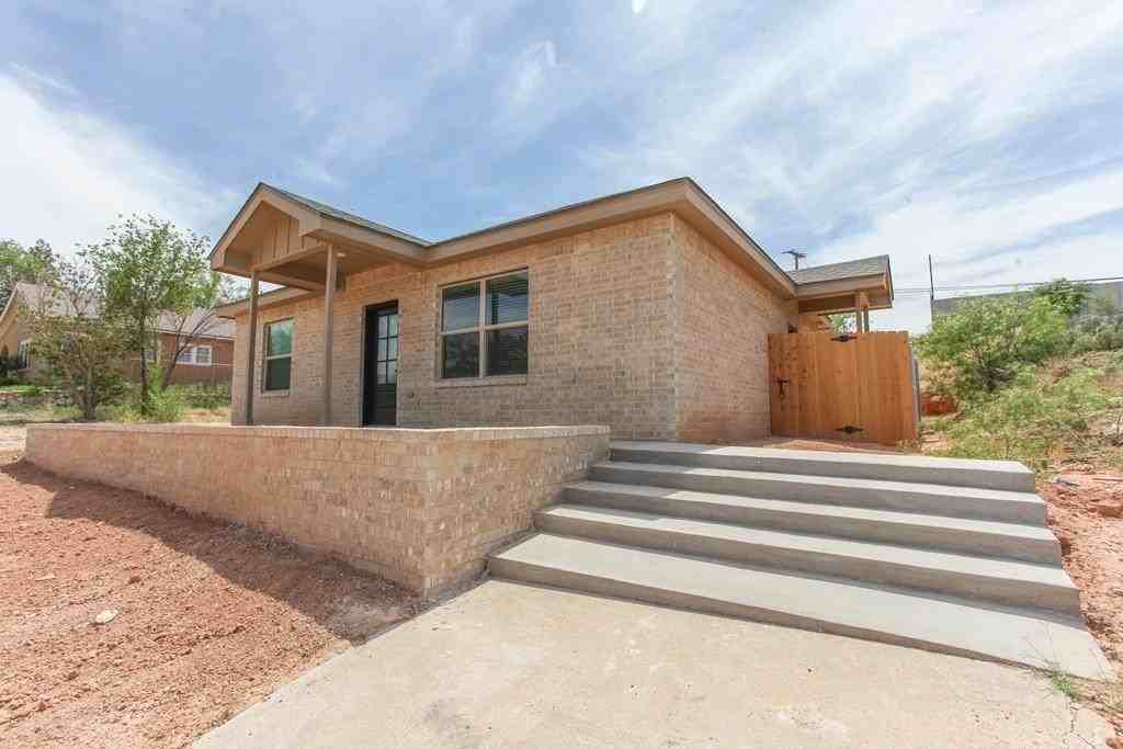 1202 S Main St - Photo 3 of 18