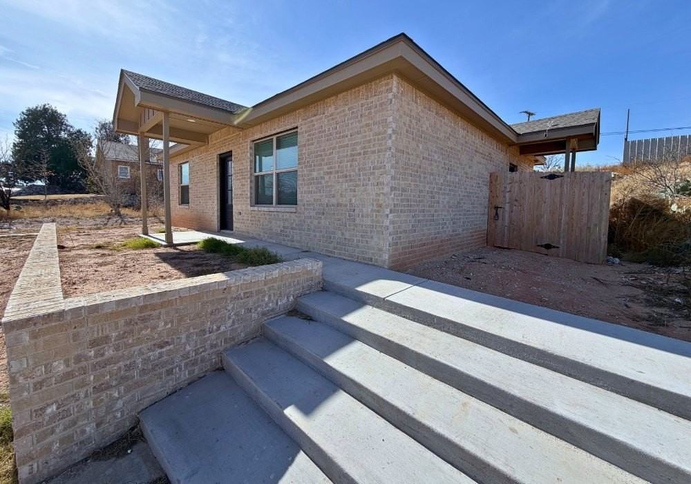 1202 S Main St - Photo 5 of 18