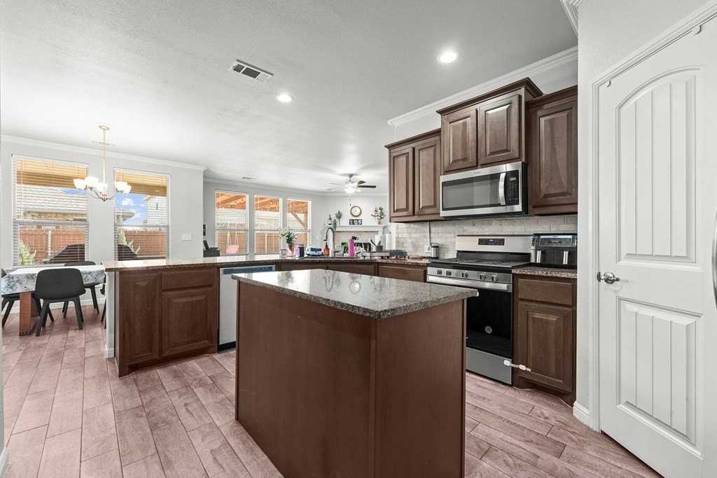 602 Dupont Ct - Photo 6 of 26