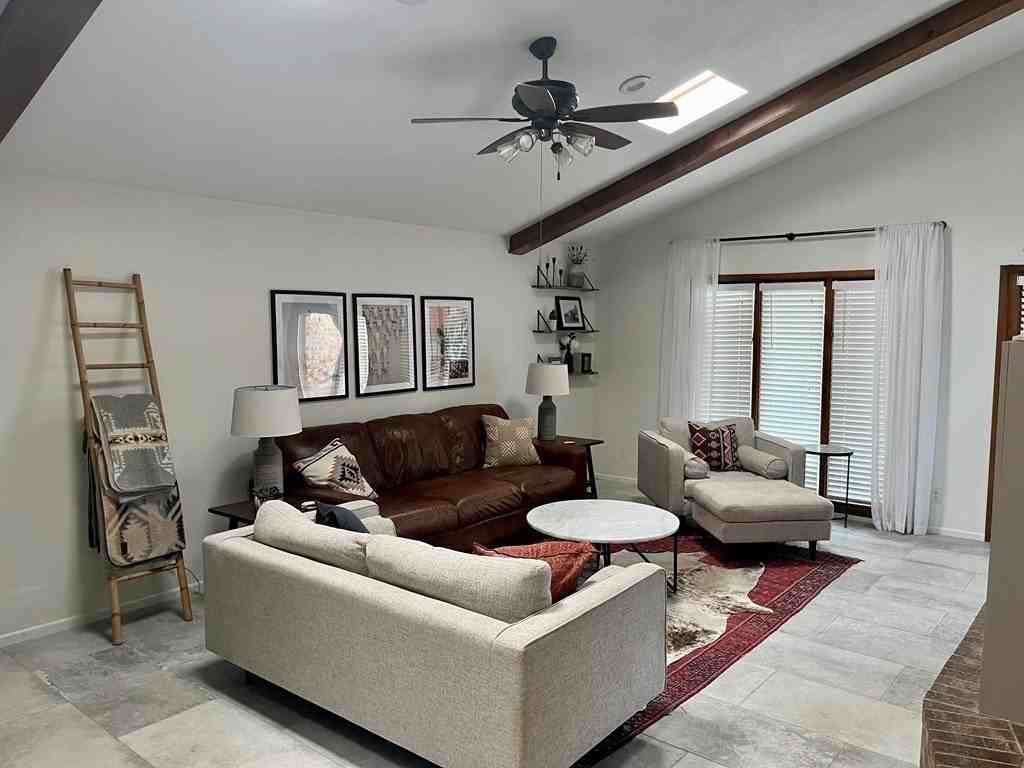 3609 Crestmont Dr - Photo 3 of 13