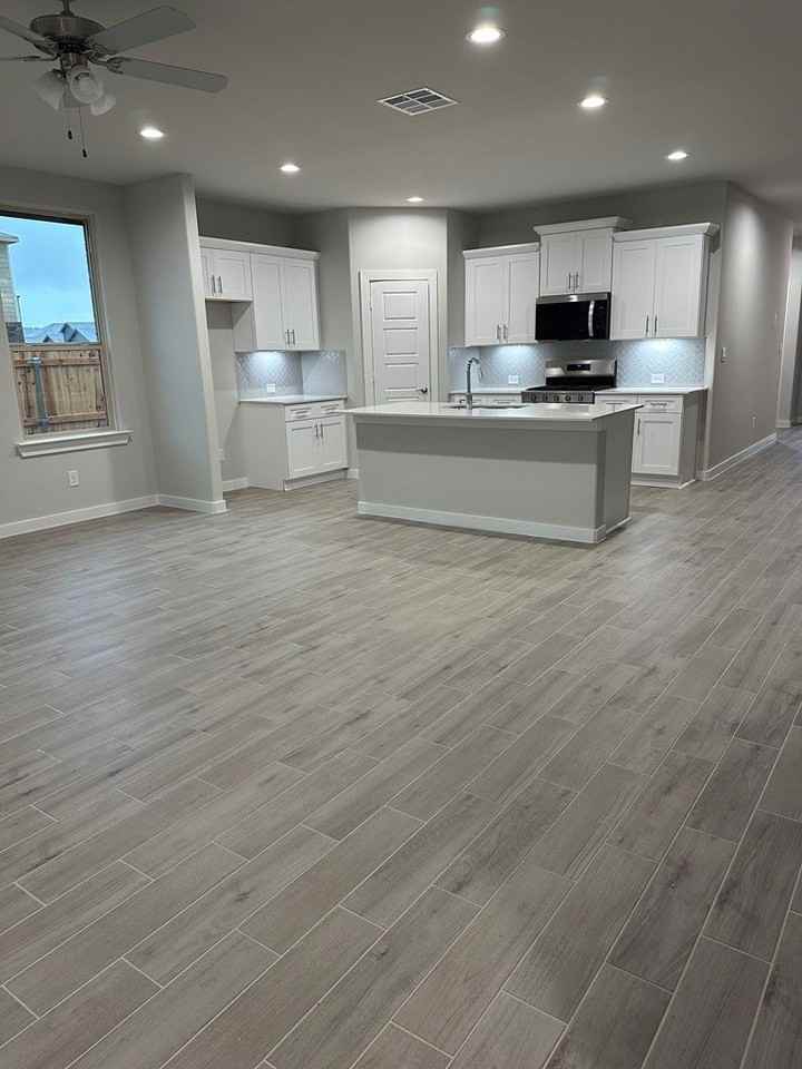 2000 Fortune Dr - Photo 3 of 15