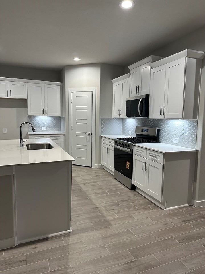 2000 Fortune Dr - Photo 5 of 15