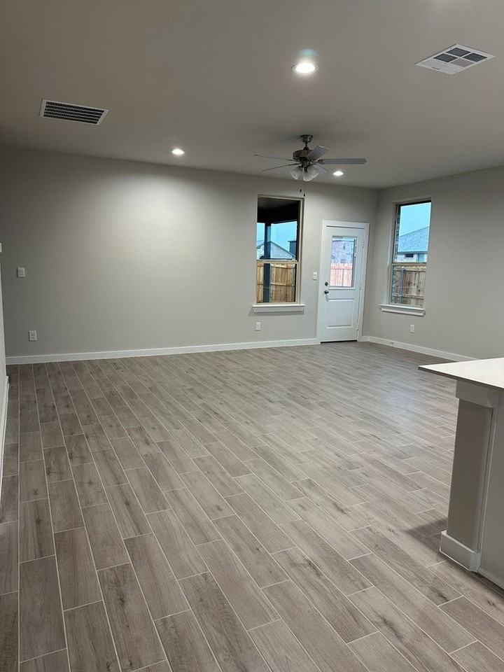 2000 Fortune Dr - Photo 6 of 15