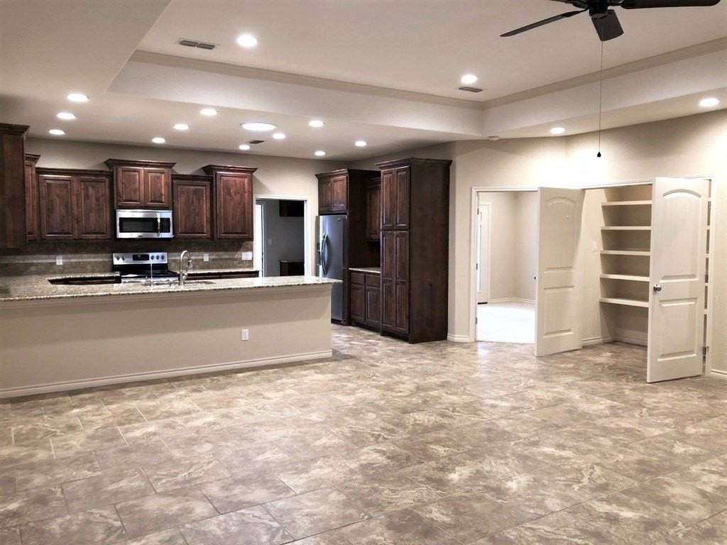 1513 Club Dr - Photo 5 of 29