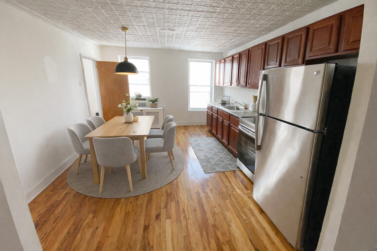 504 Court St - Photo 3 of 14