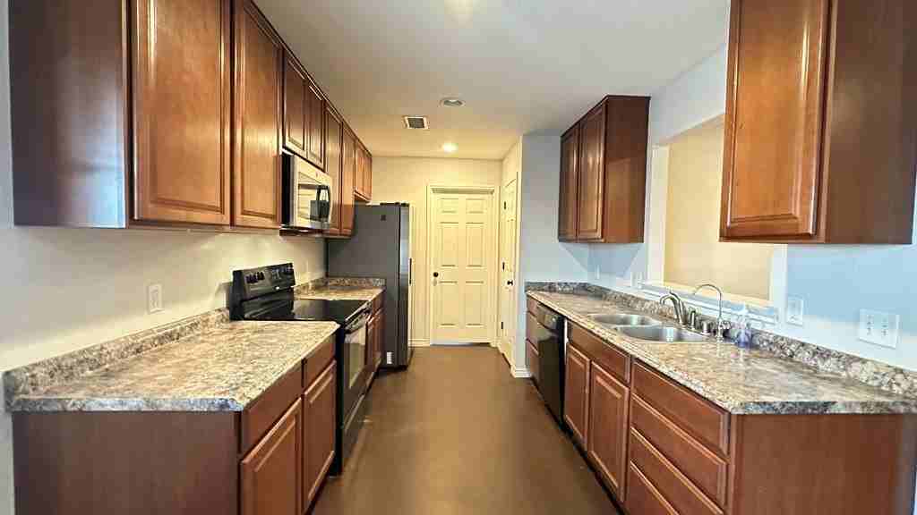 1103 Porterfield Rd - Photo 4 of 16