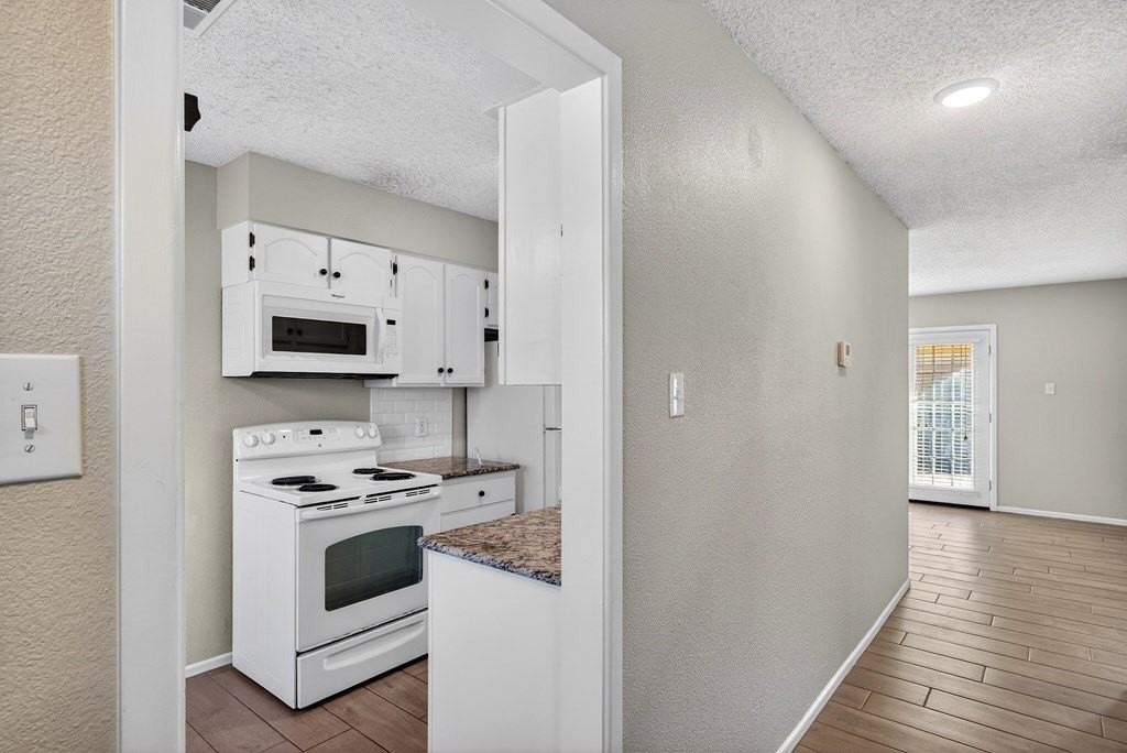 3222 Preston Dr - Photo 6 of 48