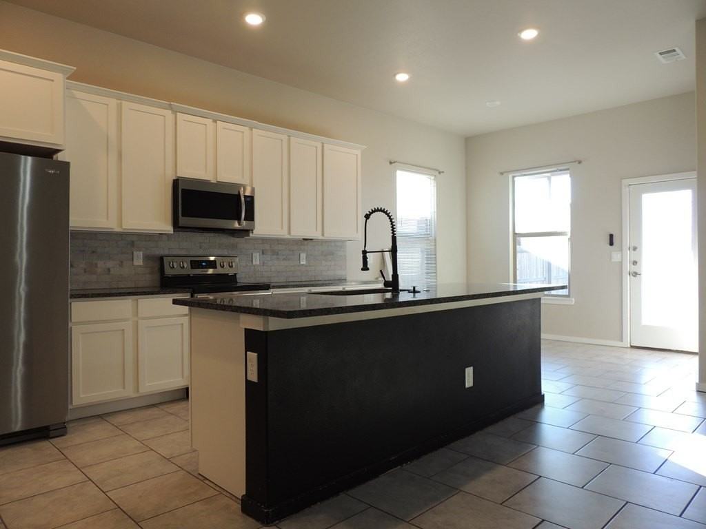 2516 Husk St - Photo 5 of 28