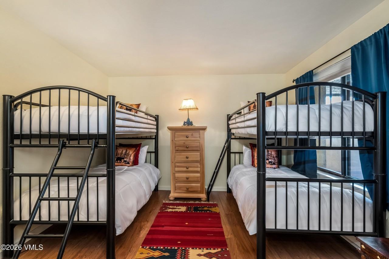 137 Benchmark Rd - Photo 6 of 30