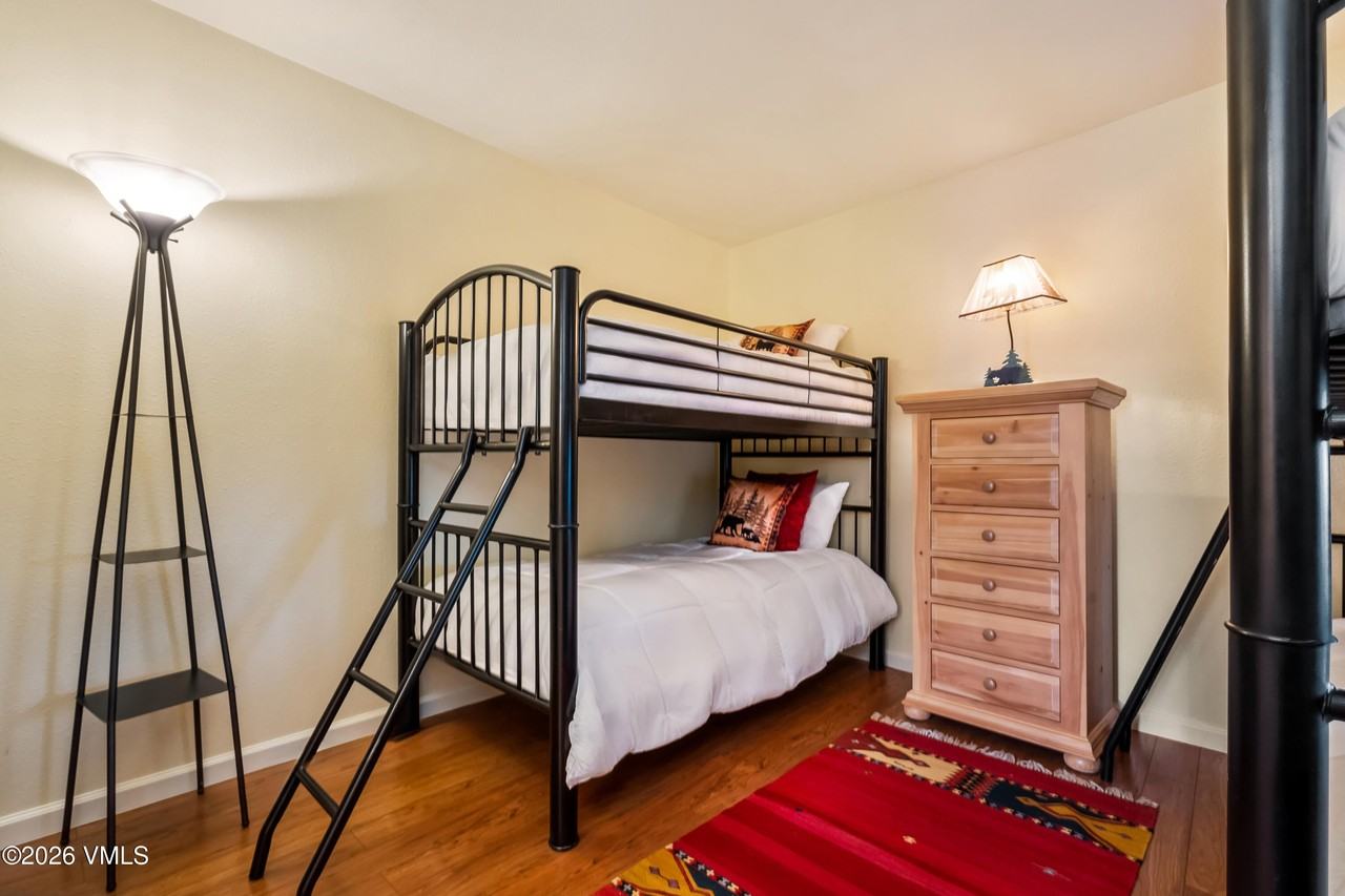 137 Benchmark Rd - Photo 7 of 30