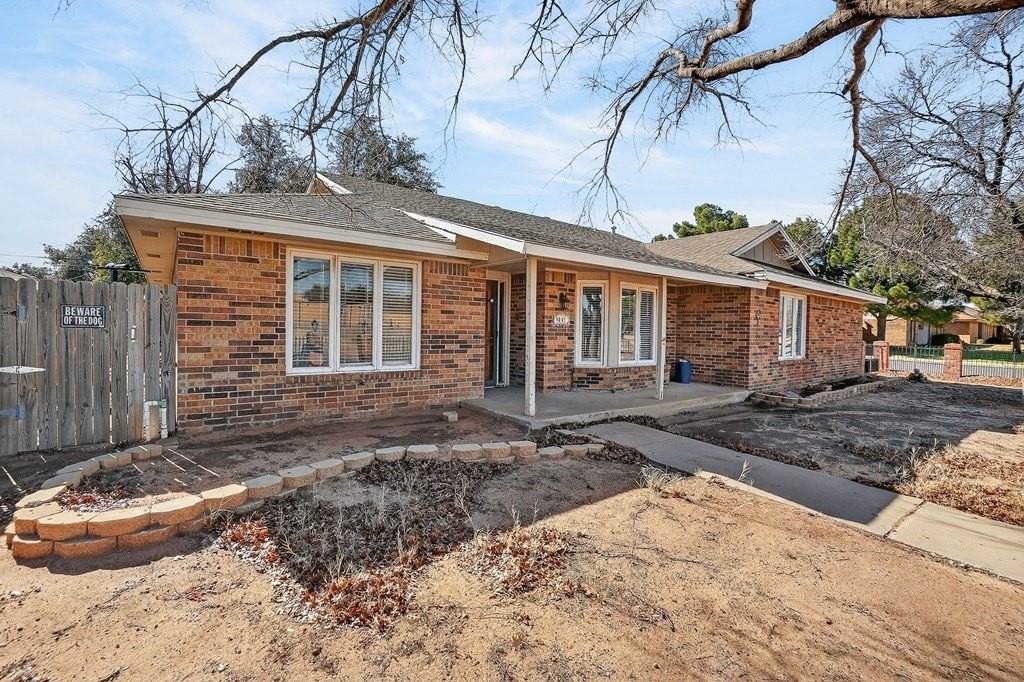 4007 Saint Andrews Dr - Photo 2 of 45