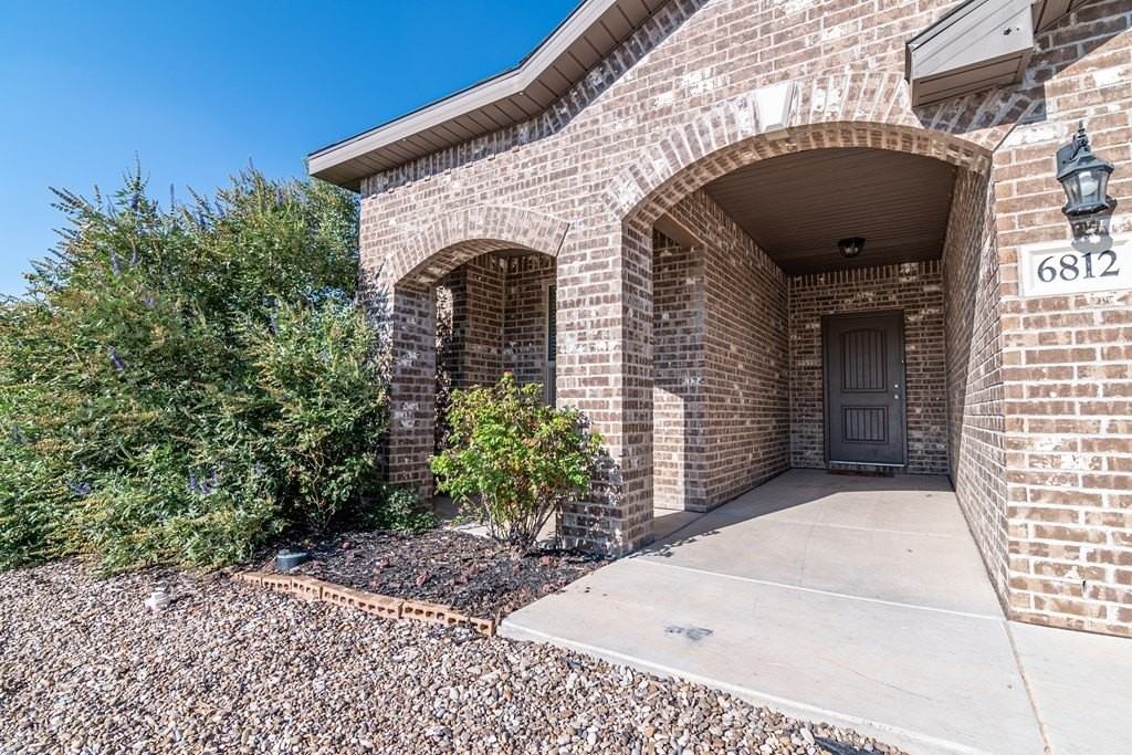 6812 Leatherwood Dr - Photo 2 of 32