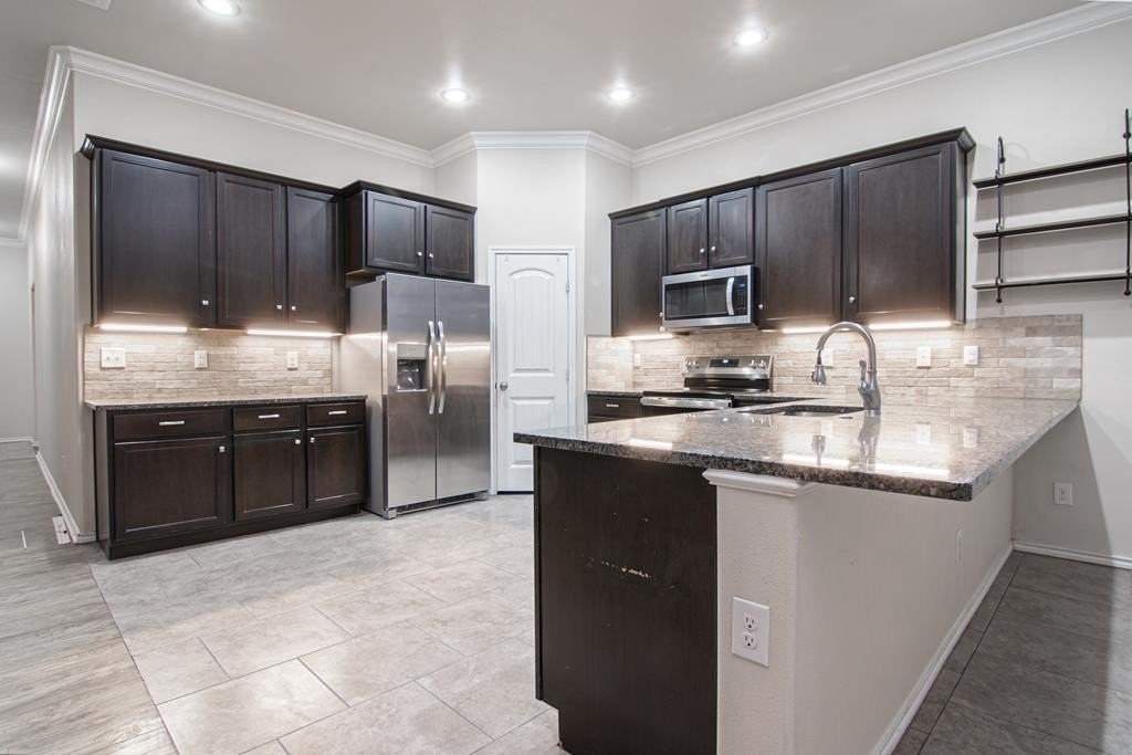 6812 Leatherwood Dr - Photo 4 of 32