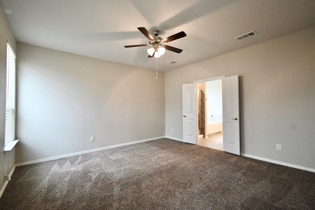 1412 Laguna Meadows Trl - Photo 5 of 11