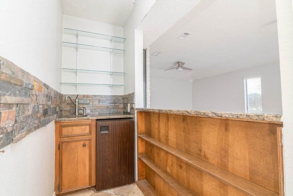 2825 Moss Ave - Photo 7 of 40