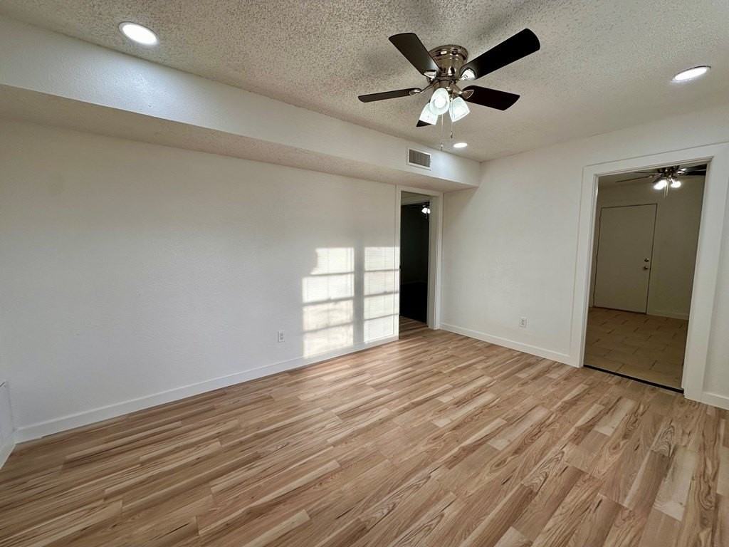 3120 Chestnut Ave - Photo 5 of 25