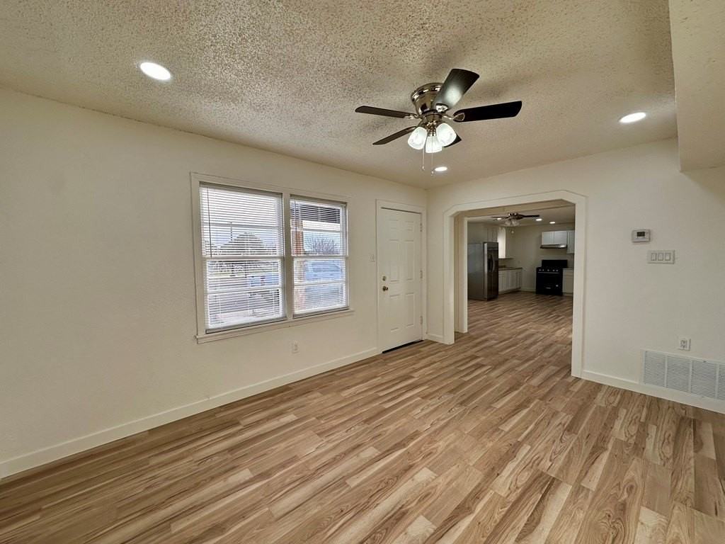 3120 Chestnut Ave - Photo 6 of 25