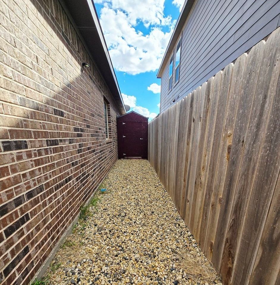 6606 Colony Rd - Photo 5 of 39