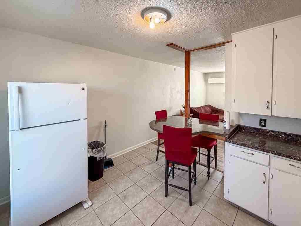 1104 N Carrizo St - Photo 5 of 13