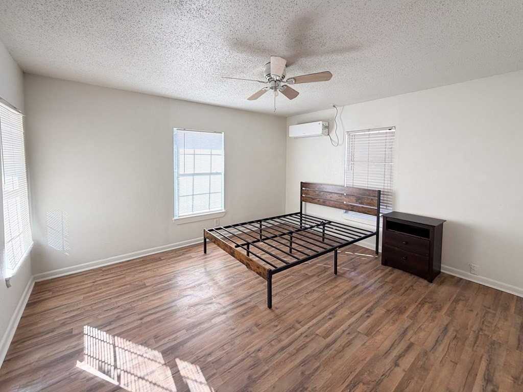 1104 N Carrizo St - Photo 7 of 13