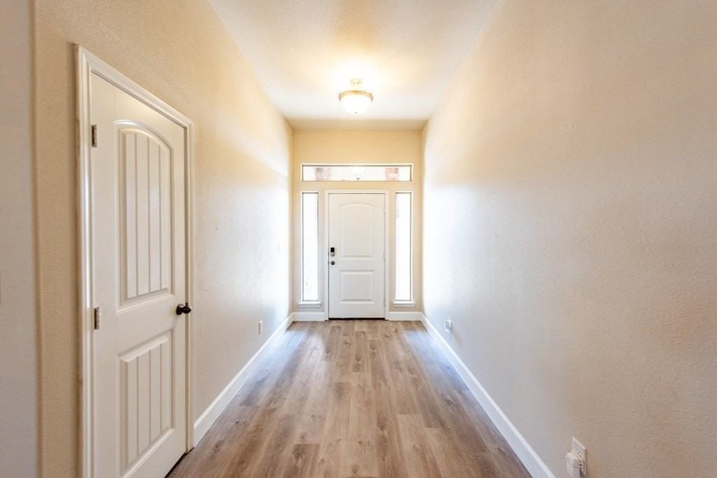 5712 Champions Dr - Photo 2 of 30