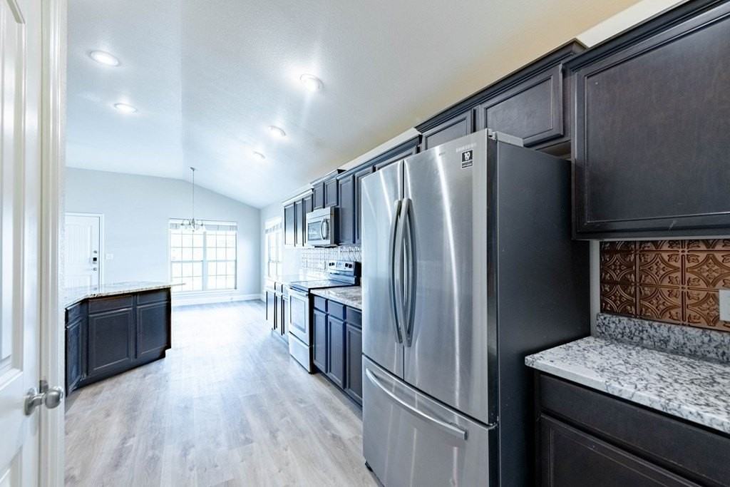 5712 Champions Dr - Photo 7 of 30