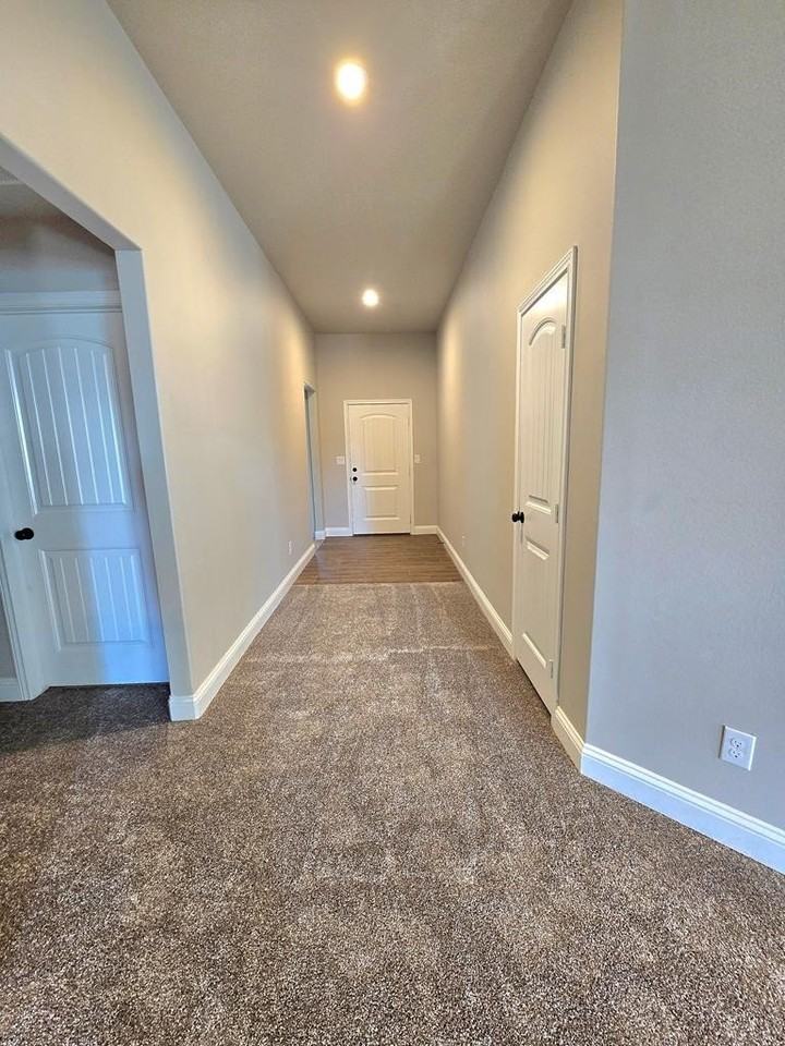 6921 Ranch Ave - Photo 5 of 37