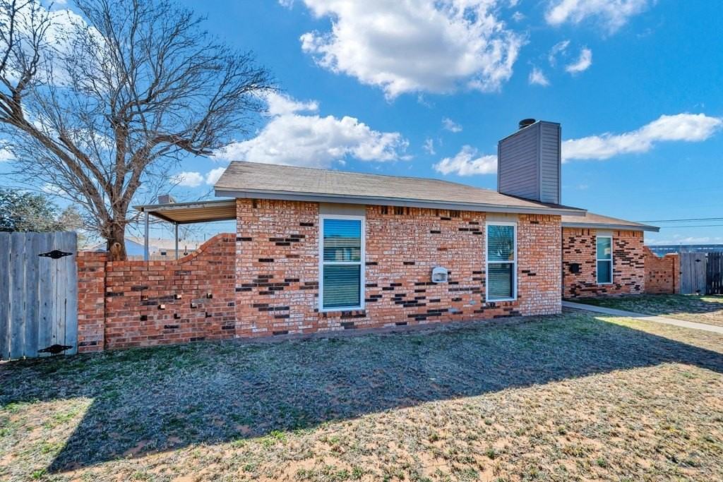 4807 Country Club Dr Apt A - Photo 3 of 40