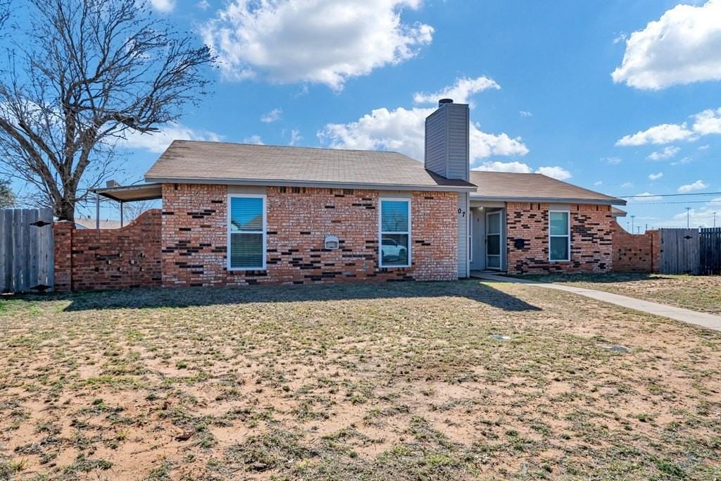 4807 Country Club Dr Apt A - Photo 4 of 40