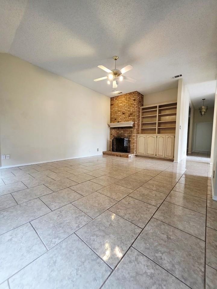 5012 Brunswick Cir - Photo 4 of 10