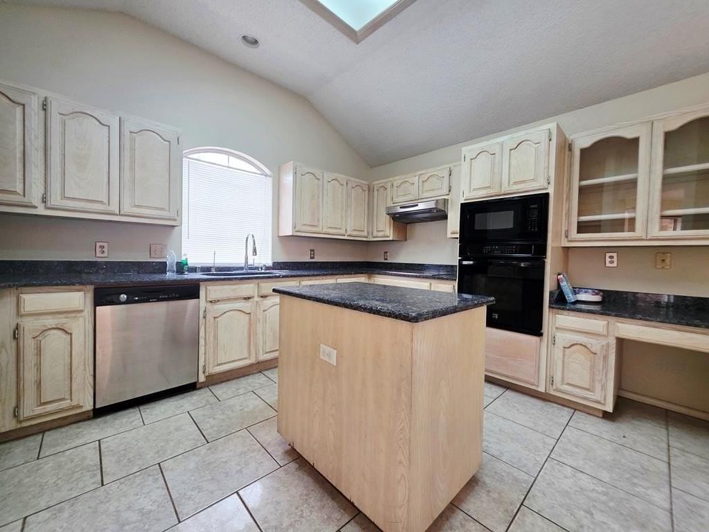 5012 Brunswick Cir - Photo 6 of 10