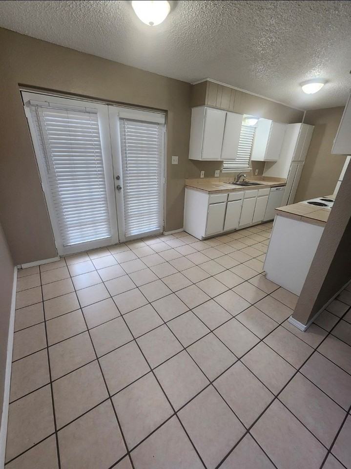 4405 Crockett Ave Apt B - Photo 5 of 22