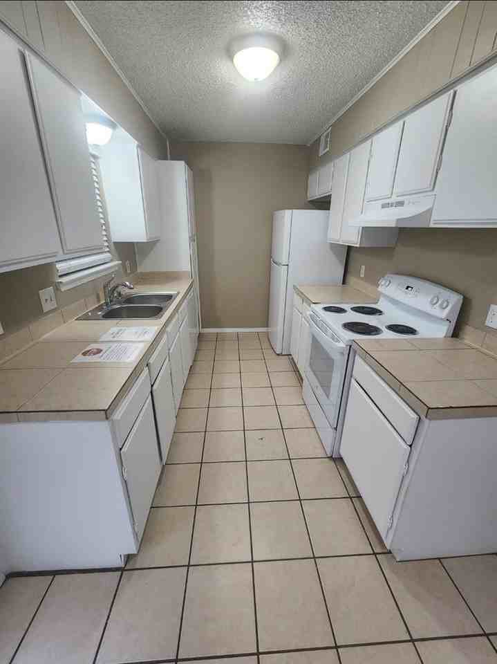 4405 Crockett Ave Apt B - Photo 6 of 22