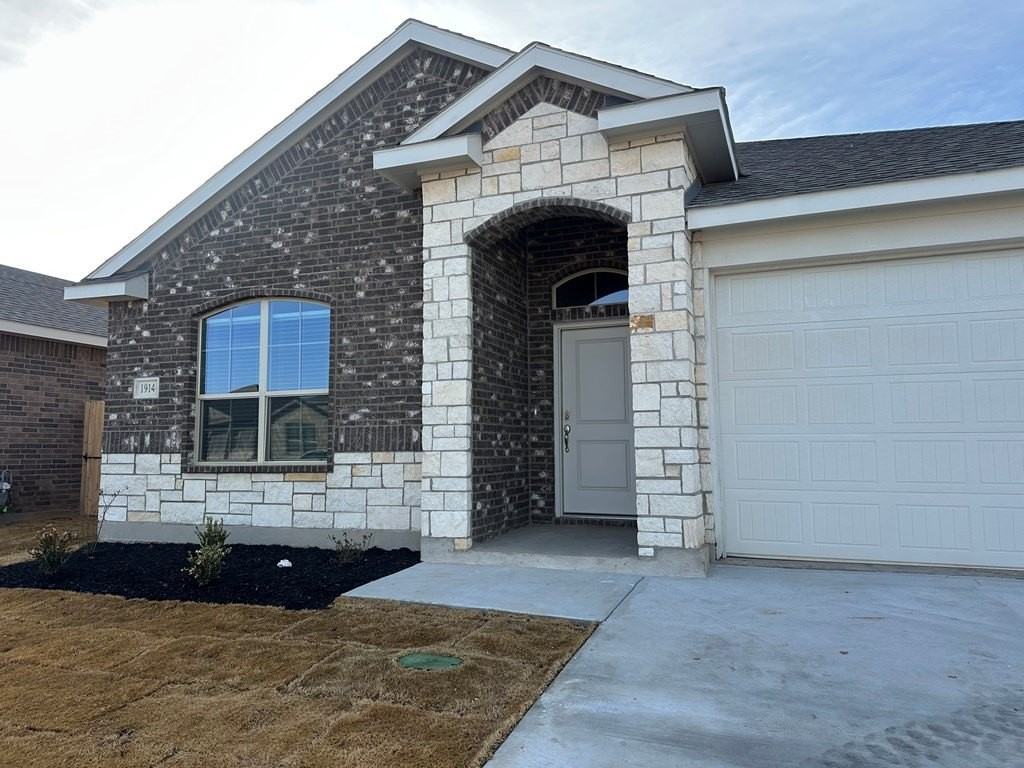 1914 Fortune Dr - Photo 2 of 13