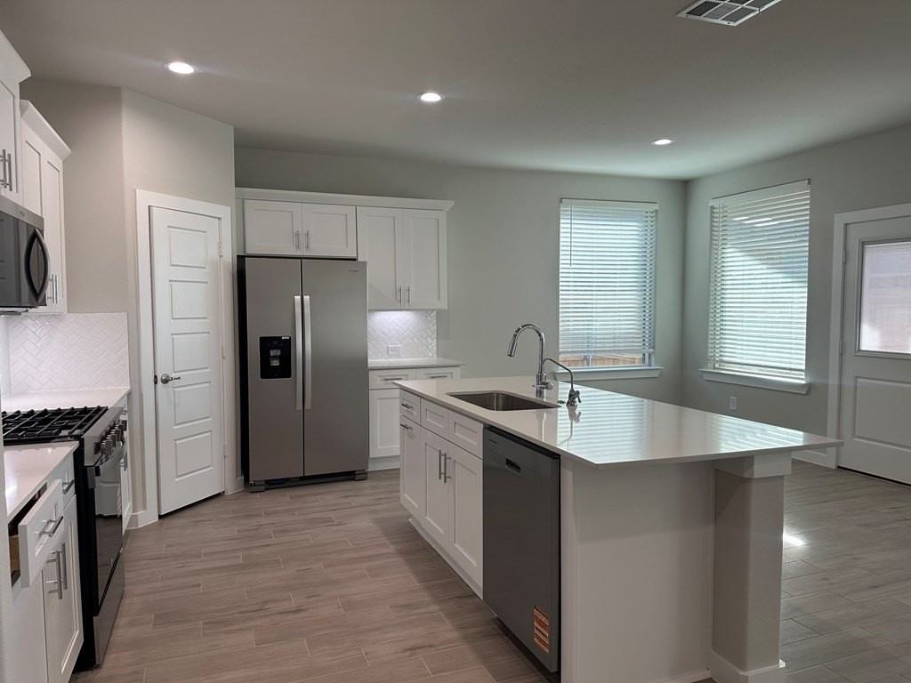 1914 Fortune Dr - Photo 4 of 13