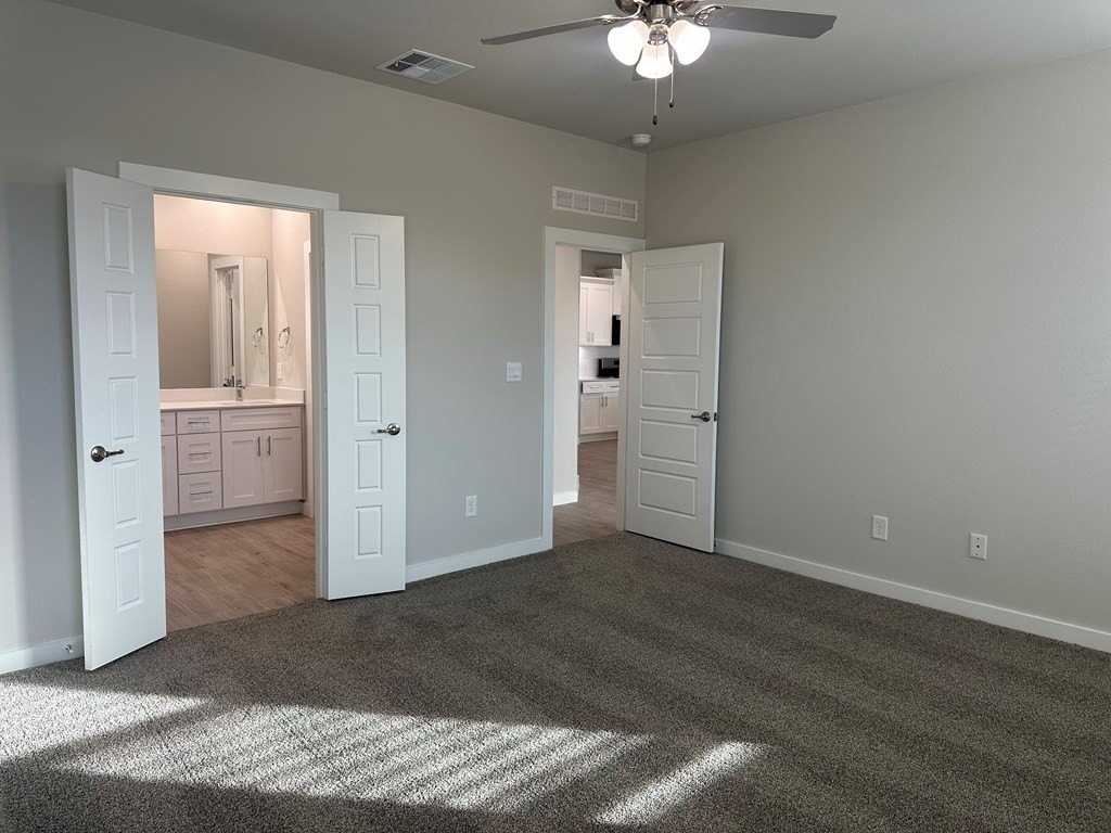 1914 Fortune Dr - Photo 5 of 13