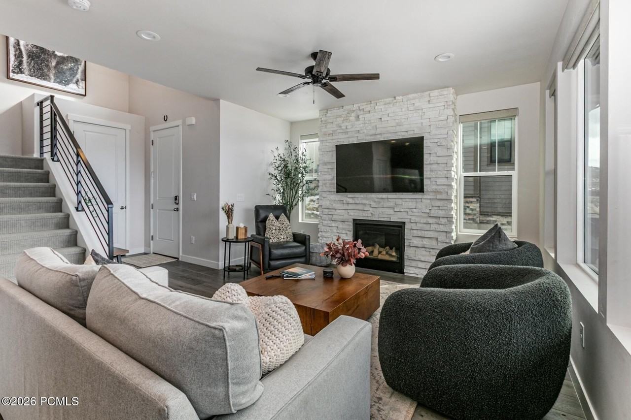 6091 Westridge Rd - Photo 2 of 34