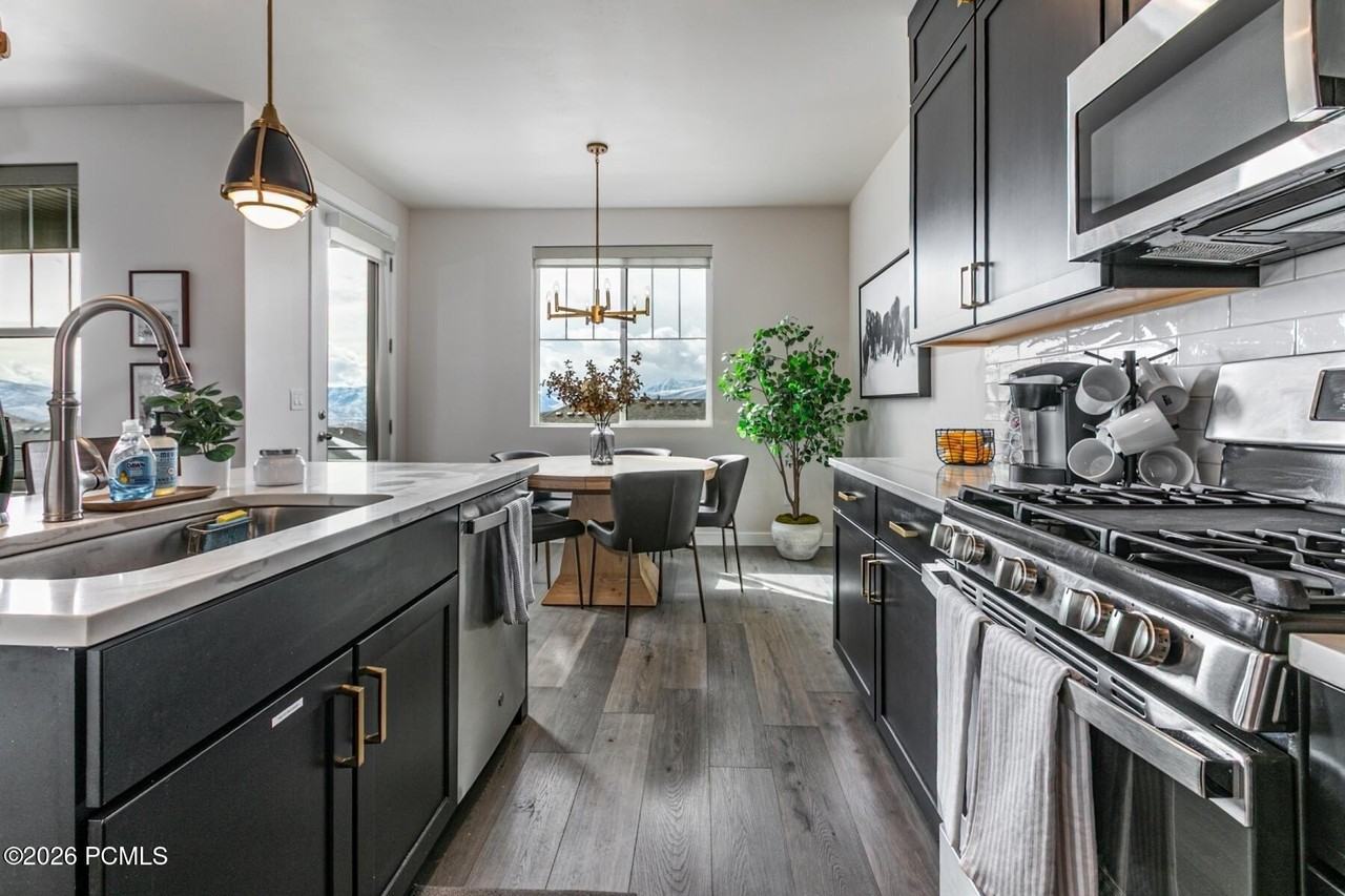 6091 Westridge Rd - Photo 6 of 34