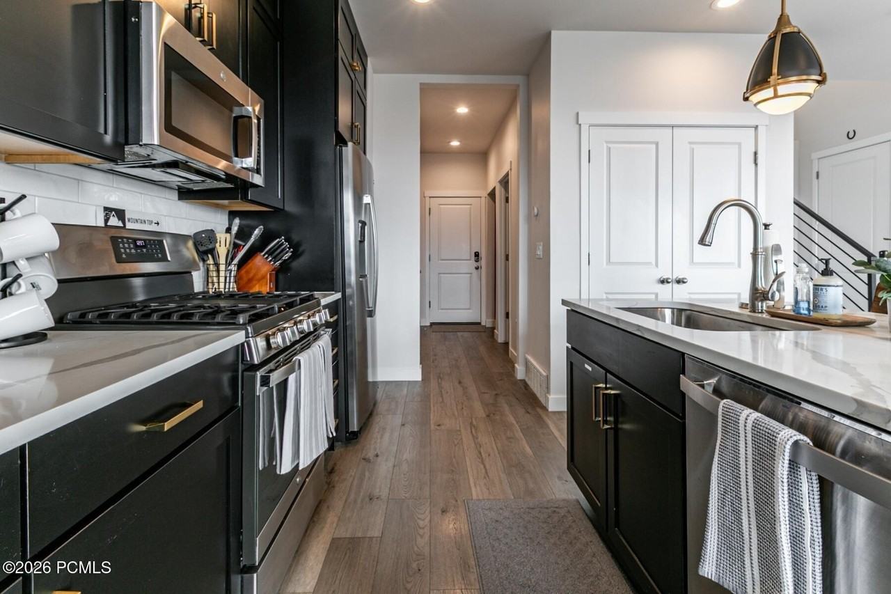 6091 Westridge Rd - Photo 7 of 34