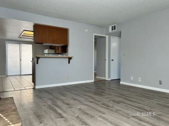 933 W Atkins Ave Apt B - Photo 2 of 12