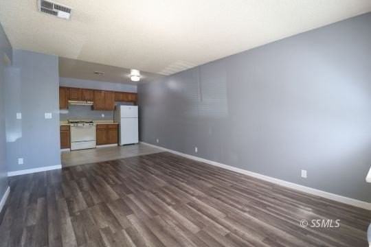 405 Rick Ct - Photo 3 of 12