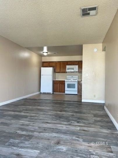 425 Rick Ct Apt D - Photo 2 of 8