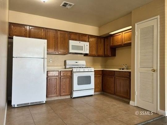 425 Rick Ct Apt D - Photo 4 of 8